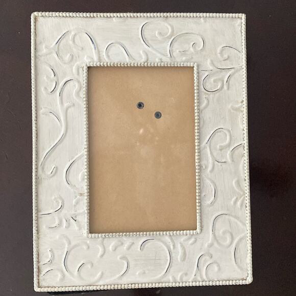 Vintage pier 1 cream‎ chalk painted metal swirl 4X6 photograph frame - Picture 1 of 5